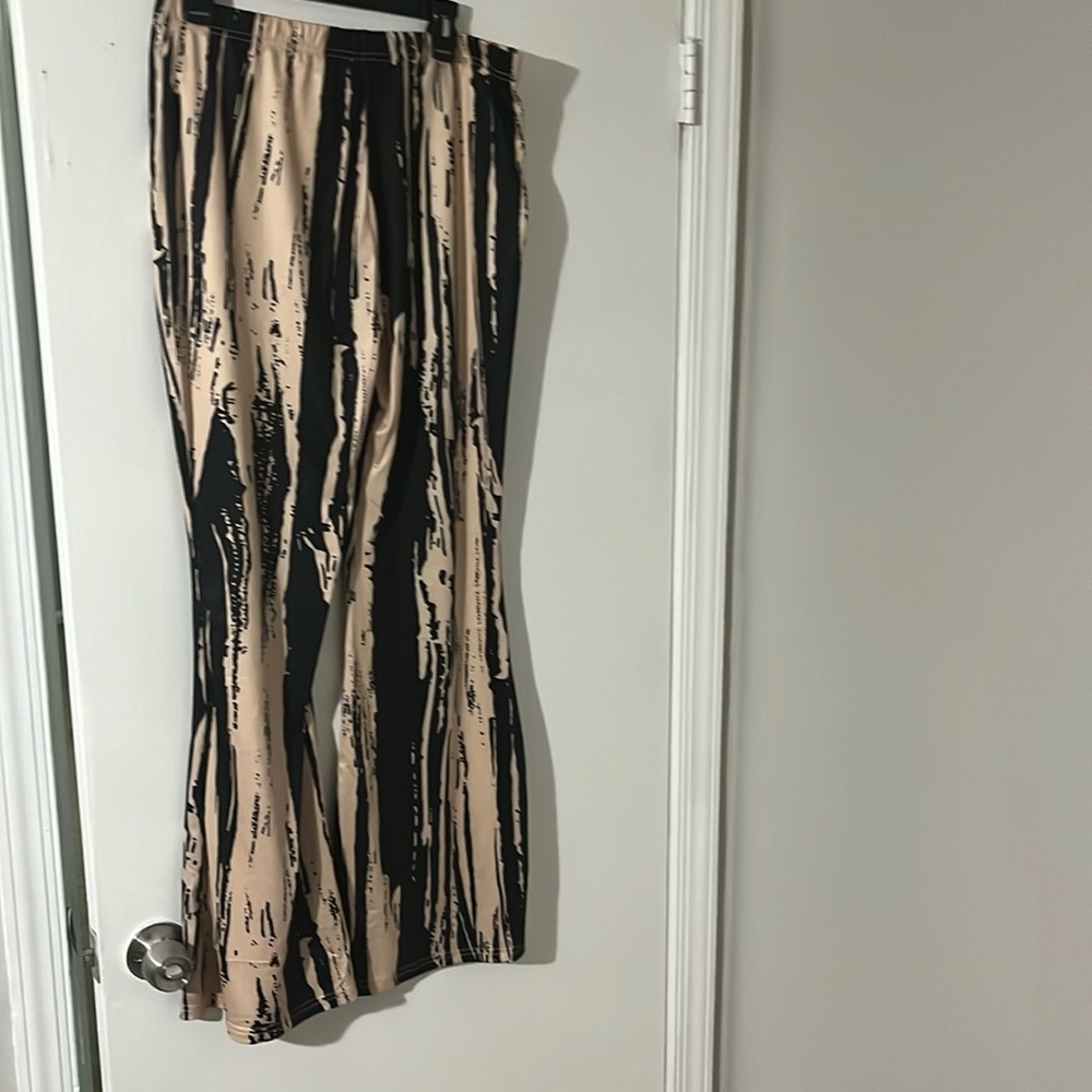 Strechy black and tan pants